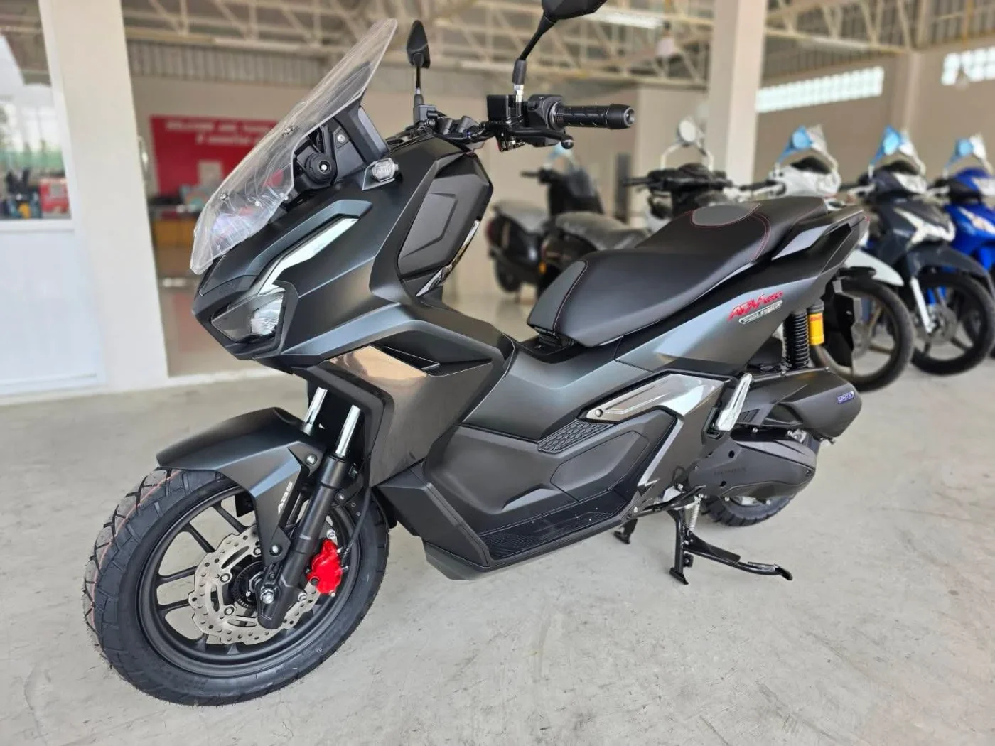 Honda ADV 160 Limited (2/4)