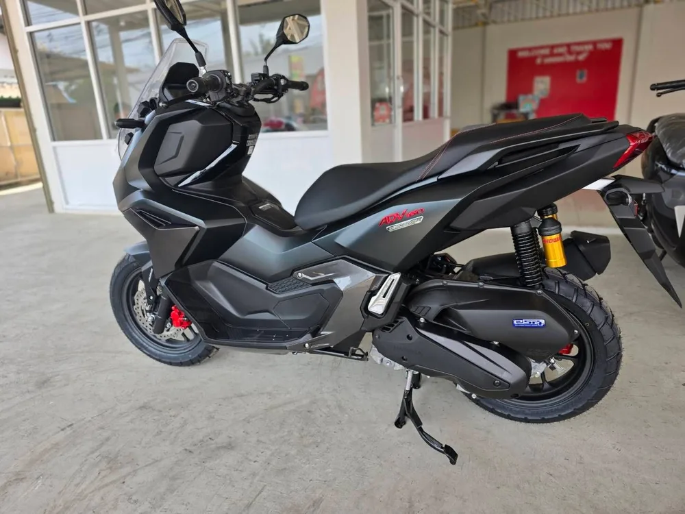 Honda ADV 160 Limited (3/4)