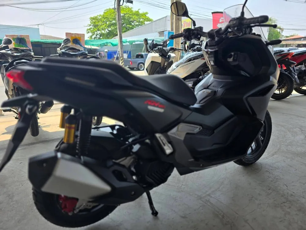 Honda ADV 160 Limited (4/4)