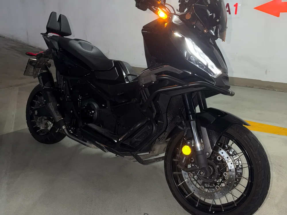 Honda X-ADV 750 (2/6)