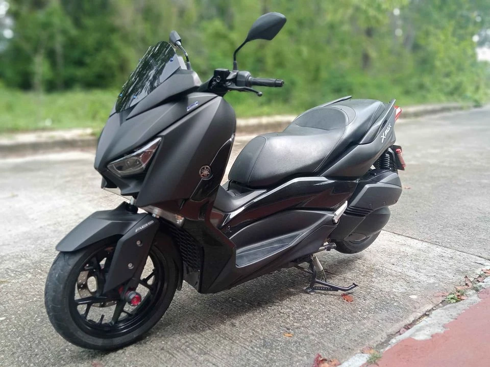 Yamaha XMAX 300 (2/4)