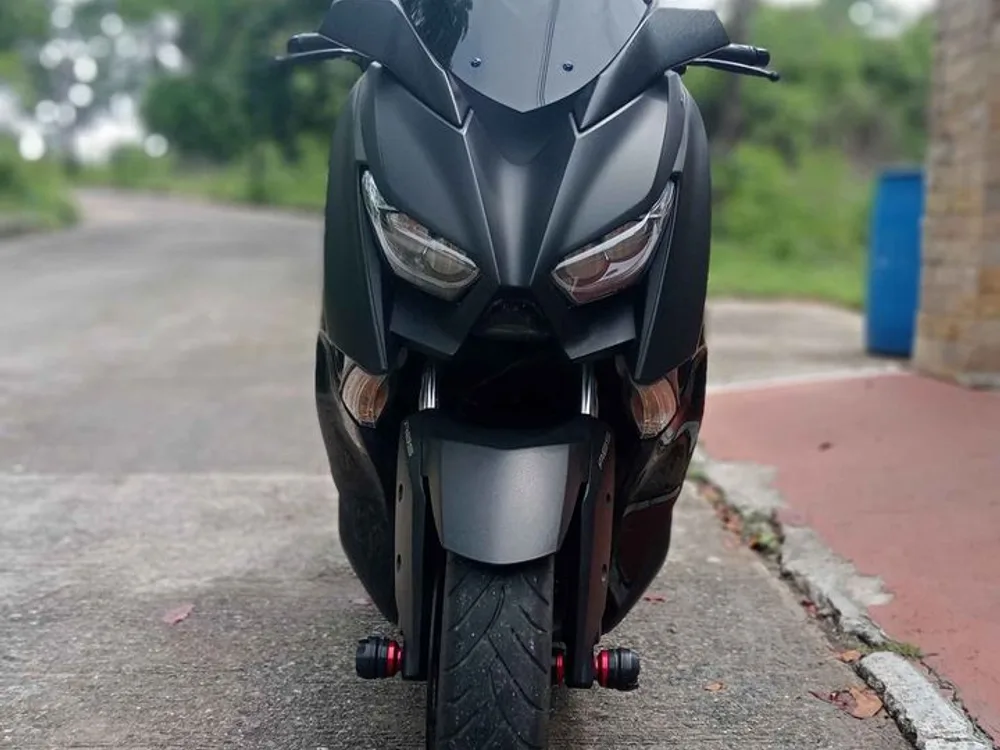 Yamaha XMAX 300 (3/4)